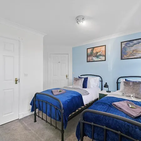Lovely 4 Bedroom House In - Sleeps 10 * York