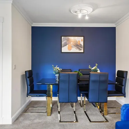 Lovely 4 Bedroom House In - Sleeps 10
