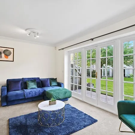 Lovely 4 Bedroom House In - Sleeps 10 York