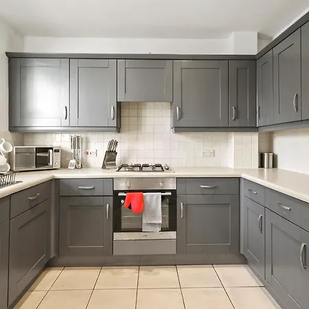 Сasa de vacaciones Lovely 4 Bedroom House In - Sleeps 10