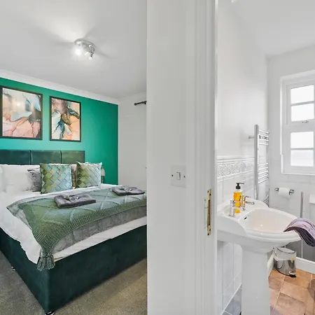 Lovely 4 Bedroom House In - Sleeps 10 Сasa de vacaciones York