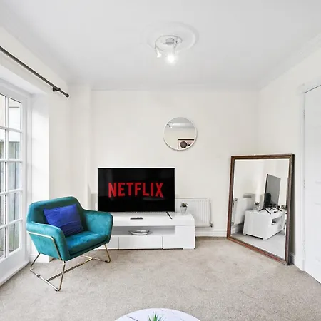 Lovely 4 Bedroom House In - Sleeps 10 York