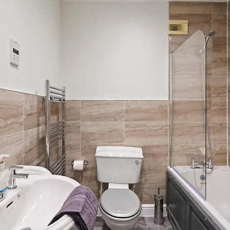 Сasa de vacaciones Lovely 4 Bedroom House In - Sleeps 10 York