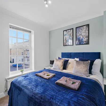 Lovely 4 Bedroom House In - Sleeps 10 York